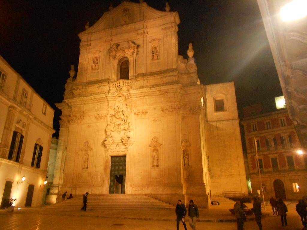 Al Vicolo Apartment Martina Franca Bagian luar foto